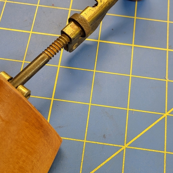 Adjustable Cedar Wood 1 Shoe Trees - Picture 4 of 7